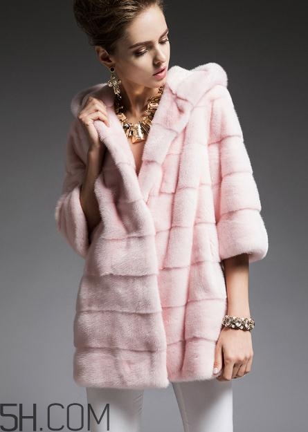 水貂皮草怎么鑒別？如何辨別水貂皮草真假？