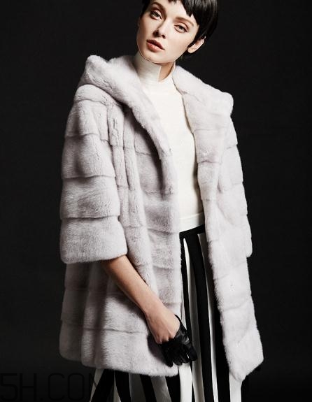 水貂皮草怎么鑒別？如何辨別水貂皮草真假？