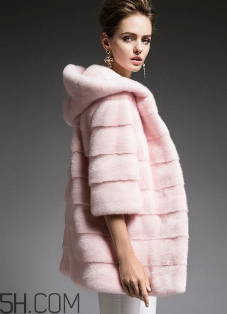 水貂皮草怎么鑒別？如何辨別水貂皮草真假？