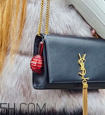 小蜜坊棒棒糖唇膏怎么打開？小蜜坊棒棒糖唇膏好用嗎？