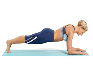 做平板支撐會(huì)傷害腰椎嗎？平板支撐如何避免傷腰椎？