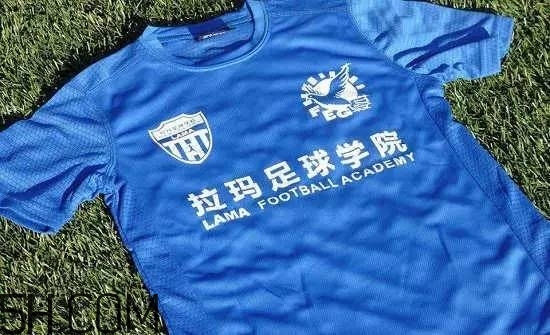 踢足球有哪些技巧？踢足球有哪些注意事項？