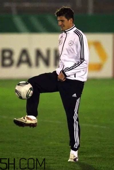 踢足球有哪些技巧？踢足球有哪些注意事項？