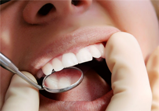 牙齒內(nèi)側(cè)的黃垢怎么去除？每天刷幾次牙齒最合適？