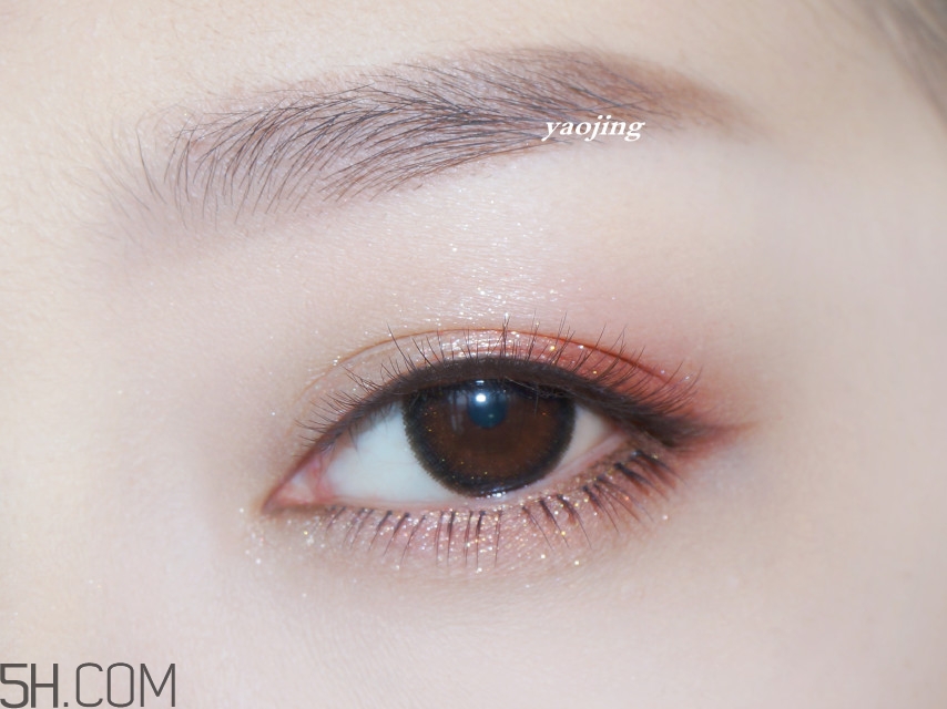 三種不同材質(zhì)雙眼皮貼的正確貼法圖 三種不同材質(zhì)雙眼皮貼的正確貼法圖