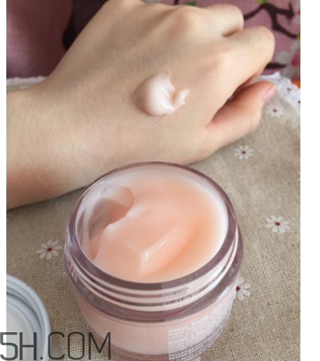 倩碧水磁場面霜每次用多?。棵看斡枚嗌俸辽?？