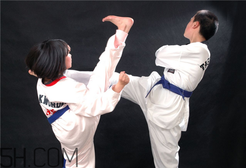 跆拳道和散打哪個(gè)厲害？跆拳道和散打的區(qū)別？