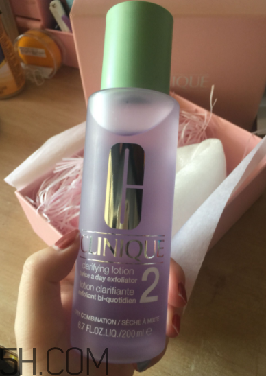 倩碧爽膚水哪個不含酒精？哪個適合敏感皮？