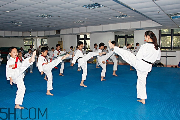 跆拳道能打架嗎？跆拳道打架厲害嗎？