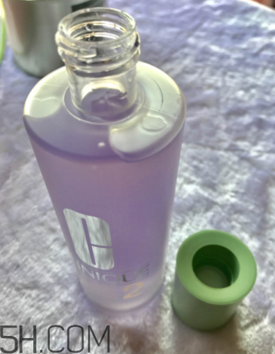 倩碧爽膚水哪個不含酒精？哪個適合敏感皮？