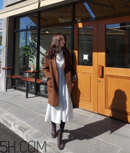 冬天穿裙子配什么鞋子？冬天穿裙子配什么鞋好看？