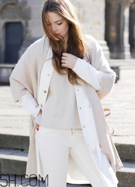 羊絨大衣怎么搭配好看？羊絨大衣搭配圖片