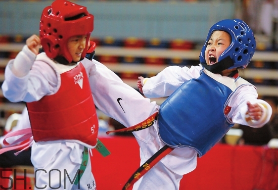 十五歲學(xué)跆拳道遲嗎？十五歲能學(xué)跆拳道嗎？