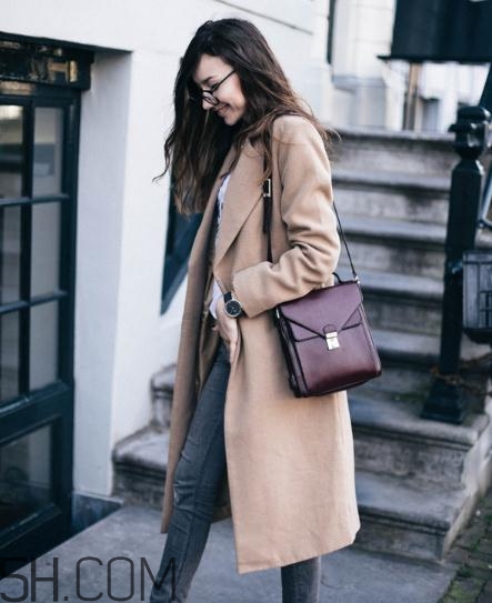 羊絨大衣配什么包包？羊絨大衣搭配什么包好看？