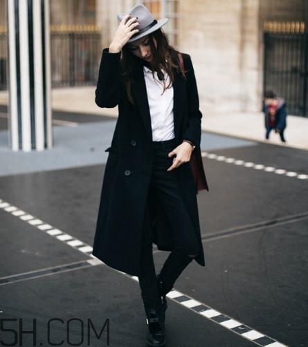 羊絨大衣里面怎么搭配？羊絨大衣搭配什么打底衫？