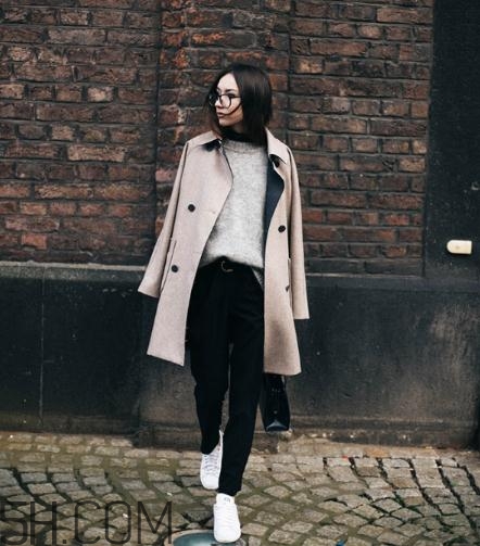 羊絨大衣里面怎么搭配？羊絨大衣搭配什么打底衫？