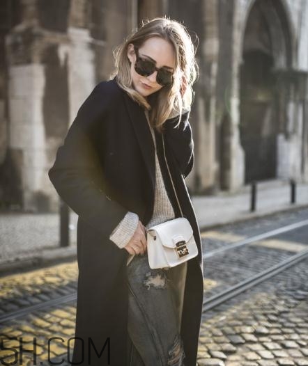 羊絨大衣里面怎么搭配？羊絨大衣搭配什么打底衫？