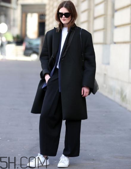 羊絨大衣里面怎么搭配？羊絨大衣搭配什么打底衫？