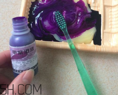 紫藥水是紫草油嗎？紫藥水是處方藥嗎？