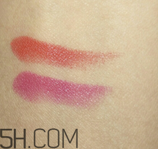 倩碧小方唇膏卡唇紋嗎？06號(hào)適合黃皮嗎？