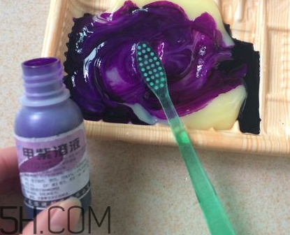 紫藥水可以染頭發(fā)嗎？紫藥水可以治腳氣嗎？