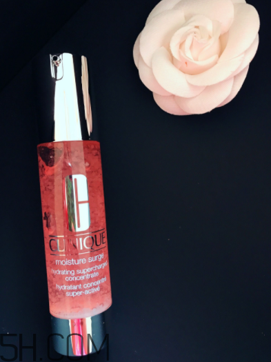 倩碧水磁場凝露適合油皮嗎？適合夏天嗎？