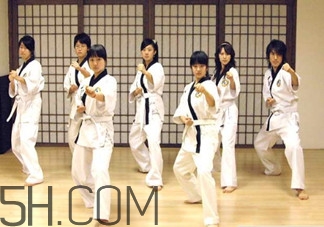 女生學空手道好還是跆拳道好？女生學哪種防身術(shù)好？