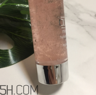 倩碧水磁場凝露適合油皮嗎？適合夏天嗎？