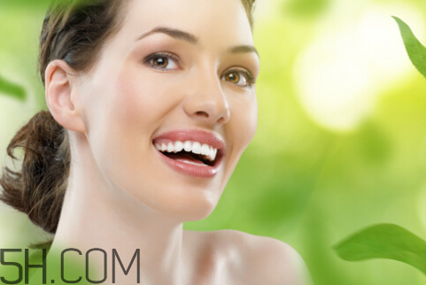 戴牙套可以洗牙嗎？洗牙多久一次？