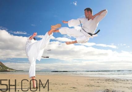 跆拳道常見(jiàn)的運(yùn)動(dòng)損傷有哪些？跆拳道運(yùn)動(dòng)損傷怎么處理