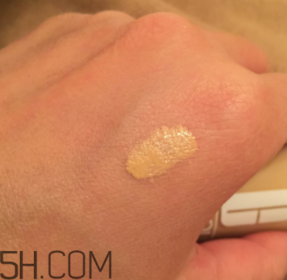 倩碧魔妝點點棒哪個色號最白？真人試色