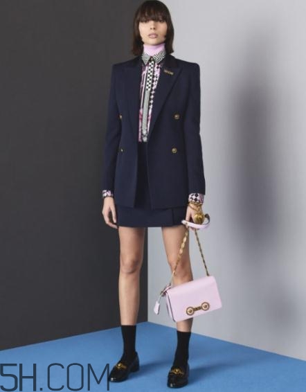 versace2018早秋服裝系列好看嗎_有哪些款式？