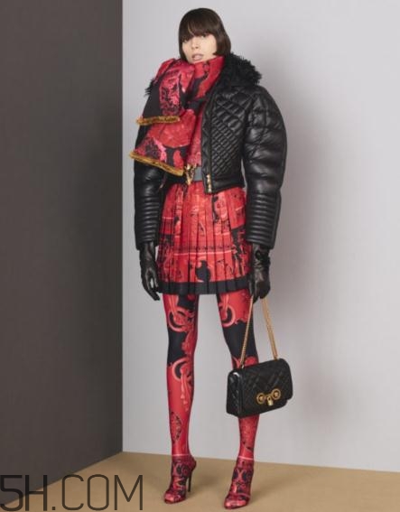 versace2018早秋服裝系列好看嗎_有哪些款式？