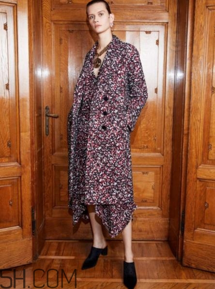 roberto cavalli2018早秋服裝系列好看嗎_有哪些款式？