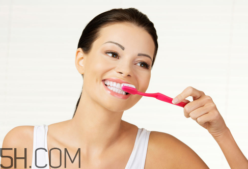 牙菌斑刷牙能刷干凈嗎？每天堅(jiān)持刷牙為什么還是黃？