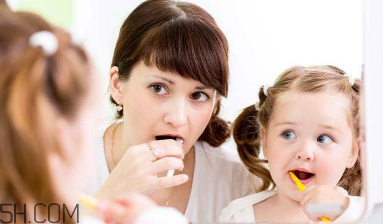 洗牙會(huì)傷害牙齒嗎？洗牙前要驗(yàn)血嗎？