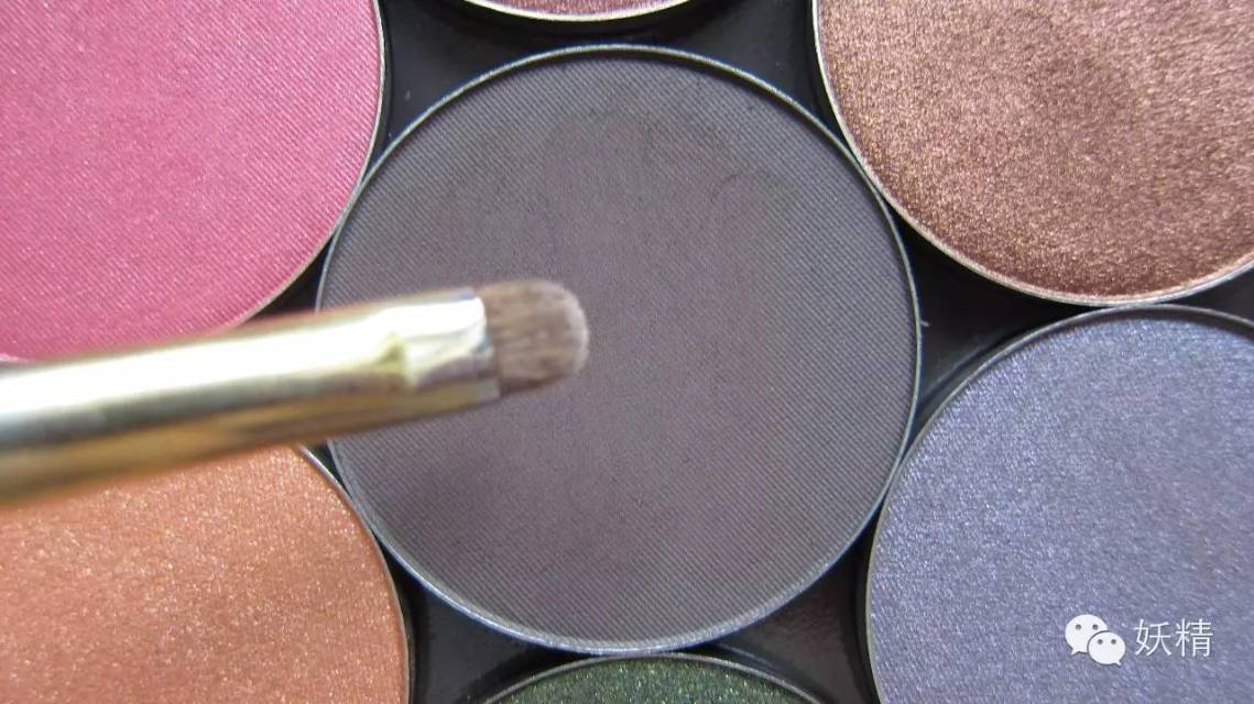 實用的五種眼線畫法 眼線防暈染方法 實用的五種眼線畫法 眼線防暈染方法