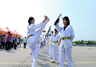 女生學(xué)空手道好還是跆拳道好？女生學(xué)哪種防身術(shù)好？