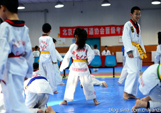 幾歲小孩可以學(xué)空手道嗎？小孩學(xué)空手道好還是跆拳道好？