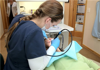 洗牙會(huì)傷害牙齒嗎？洗牙前要驗(yàn)血嗎？