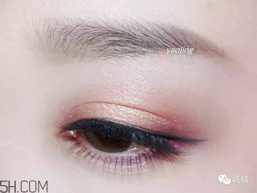 三種不同材質(zhì)雙眼皮貼的正確貼法圖 三種不同材質(zhì)雙眼皮貼的正確貼法圖