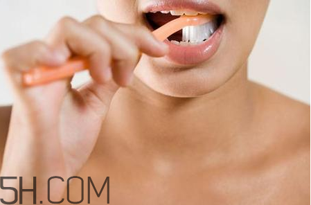 牙菌斑刷牙能刷干凈嗎？每天堅(jiān)持刷牙為什么還是黃？