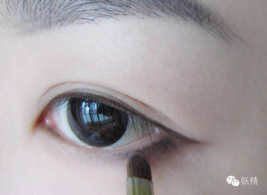 實用的五種眼線畫法 眼線防暈染方法 實用的五種眼線畫法 眼線防暈染方法