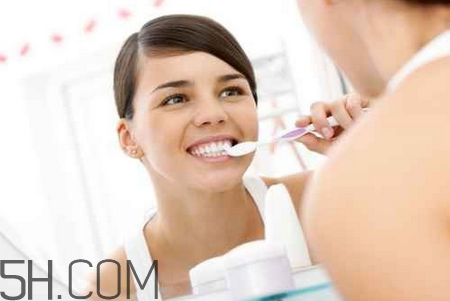 刷牙的正確方法 怎樣預(yù)防牙結(jié)石 刷牙的正確方法 怎樣預(yù)防牙結(jié)石
