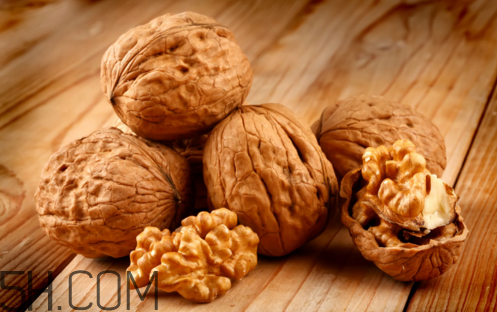 吃石榴牙齒變黑怎么回事？吃核桃牙齒變黑怎么回事？