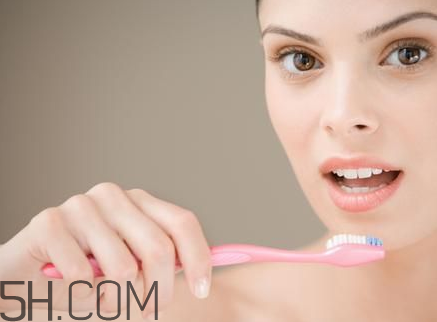 牙齒不好會引發(fā)哪些疾?。吭鯓颖３盅例X健康？