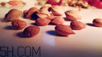 杏仁酸可以每天用嗎？杏仁酸可以白天用嗎？