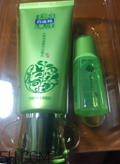 百雀羚泡沫潔面乳洗后緊繃嗎？適合干皮嗎？