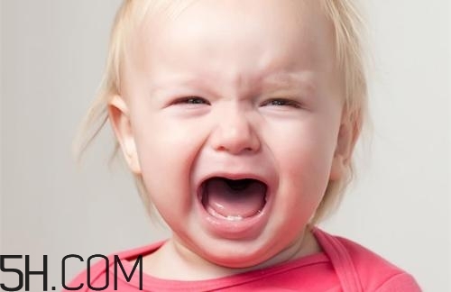 怎樣看寶寶是不是上火？寶寶上火的原因有哪些？