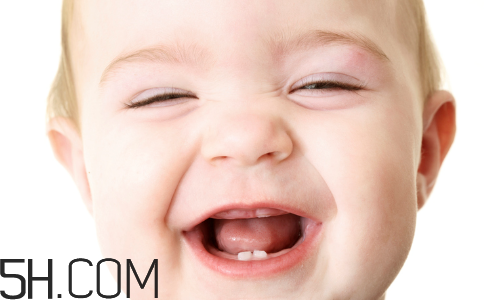 怎樣看寶寶是不是上火？寶寶上火的原因有哪些？